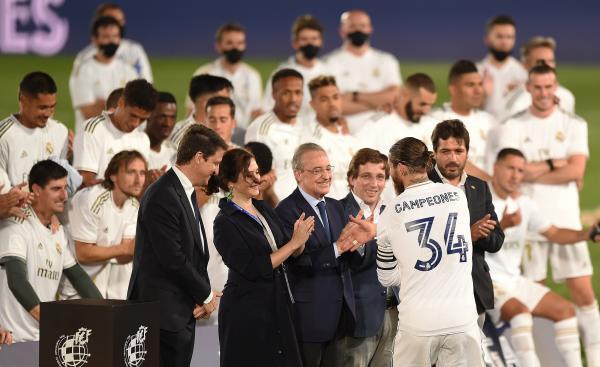 阿贾克斯发布备战花絮；今晚内部沟通；欧超杯任务艰巨；球队文化再被提及的简单介绍