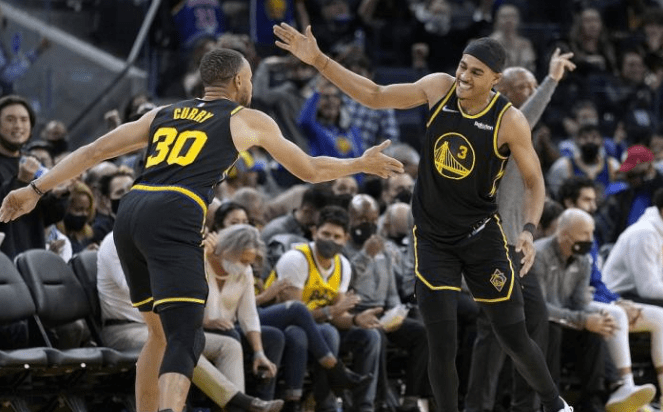 关键时刻英超焦点战，金州勇士主帅复盘，话题不断，临场指挥获称赞的简单介绍