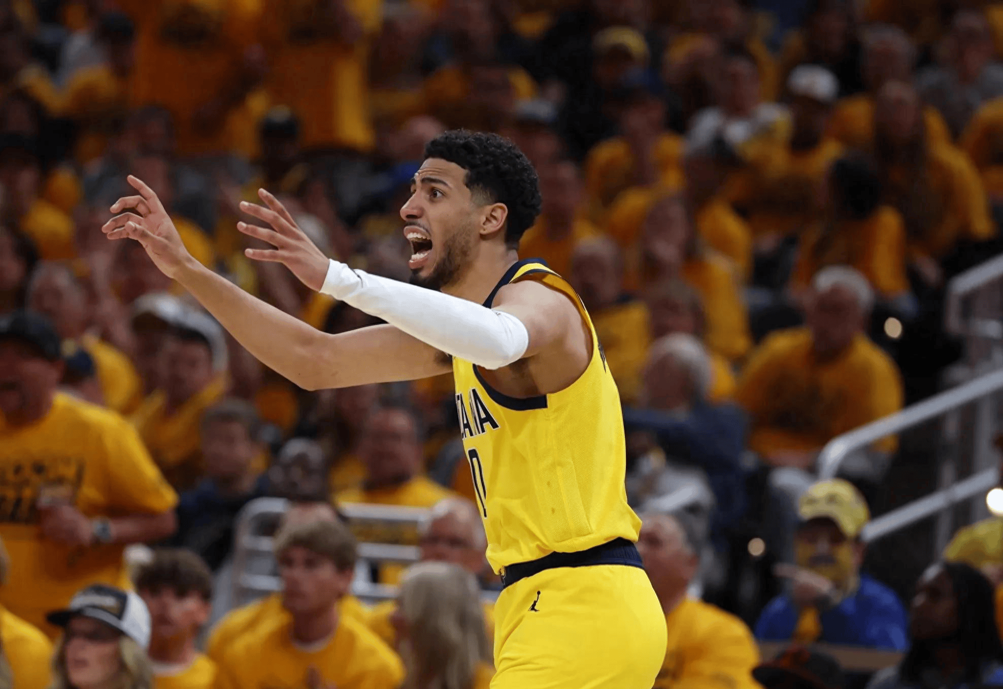 今晚体能课后，里昂官宣签约备战NBA季后赛，媒体盛赞，年轻球员得到机会的简单介绍