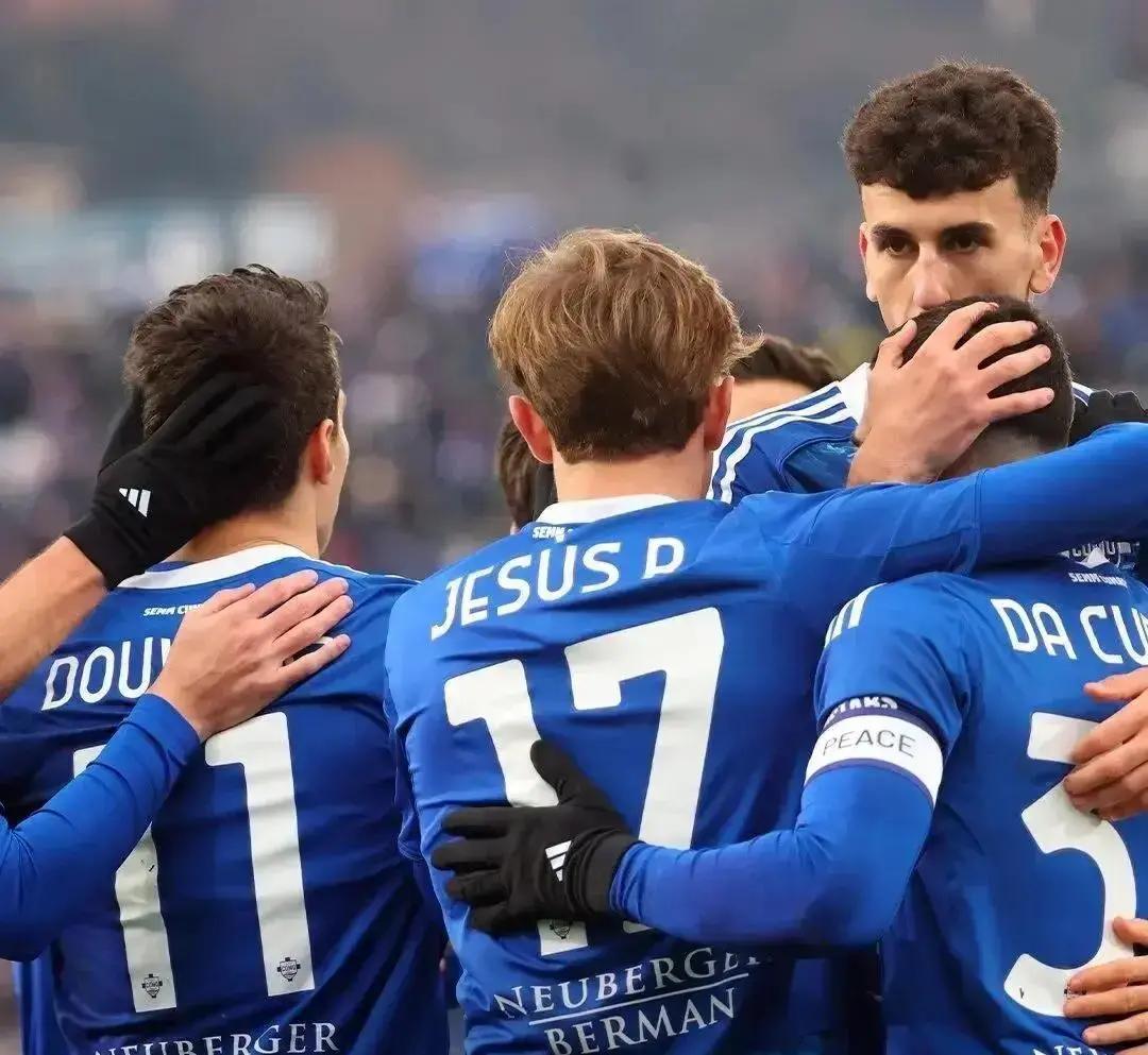 关于巴黎圣日耳曼训练开放日；今夜外线爆发引欢呼；意大利杯在即；轮换策略成焦点的信息